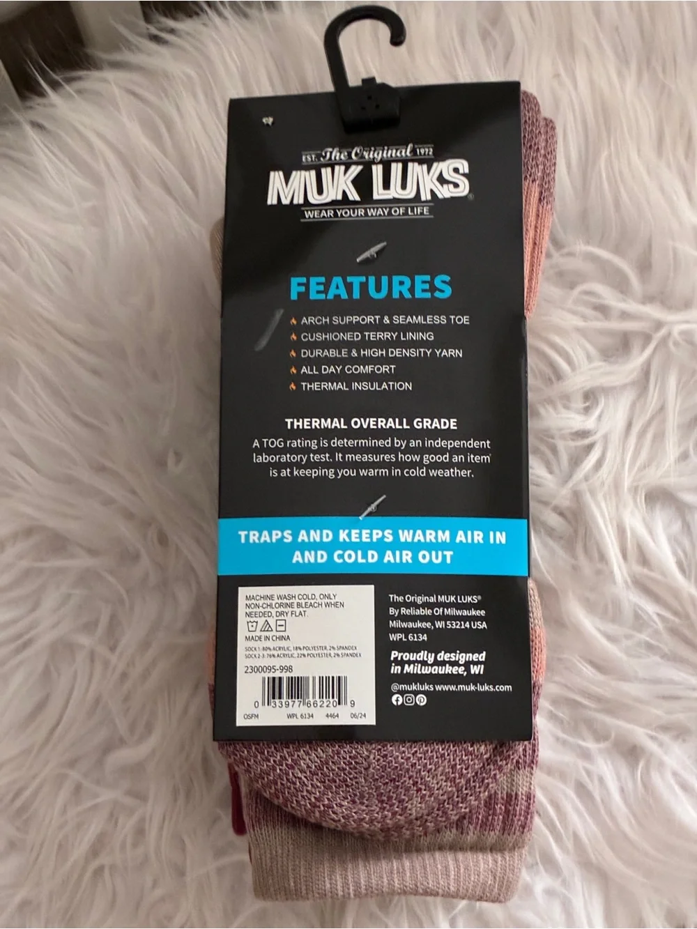 NWT Muk Luks 3 pack Women's Hike socks with a 2.0 TOG thermal insulation.